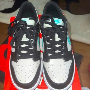 Nike Dunk Low (Grade school)